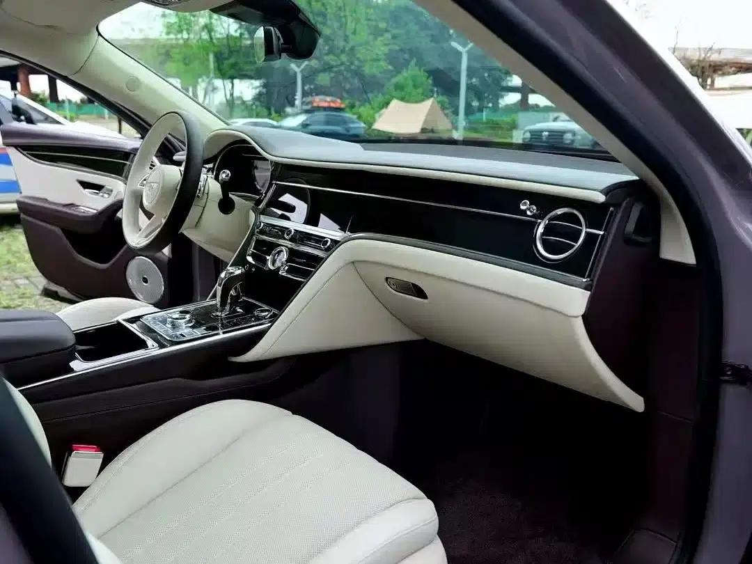 2022 Mercedes-Benz Flying Spur Plug-in Hybrid 2.9T V6 Hybrid Mulliner — миниатюра 7