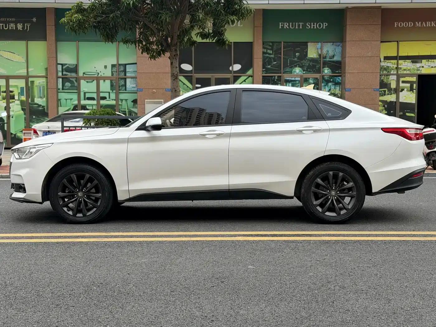 Baojun RC-6 2019 1.5T CVT 24-Hour Online Elite Edition — миниатюра 13