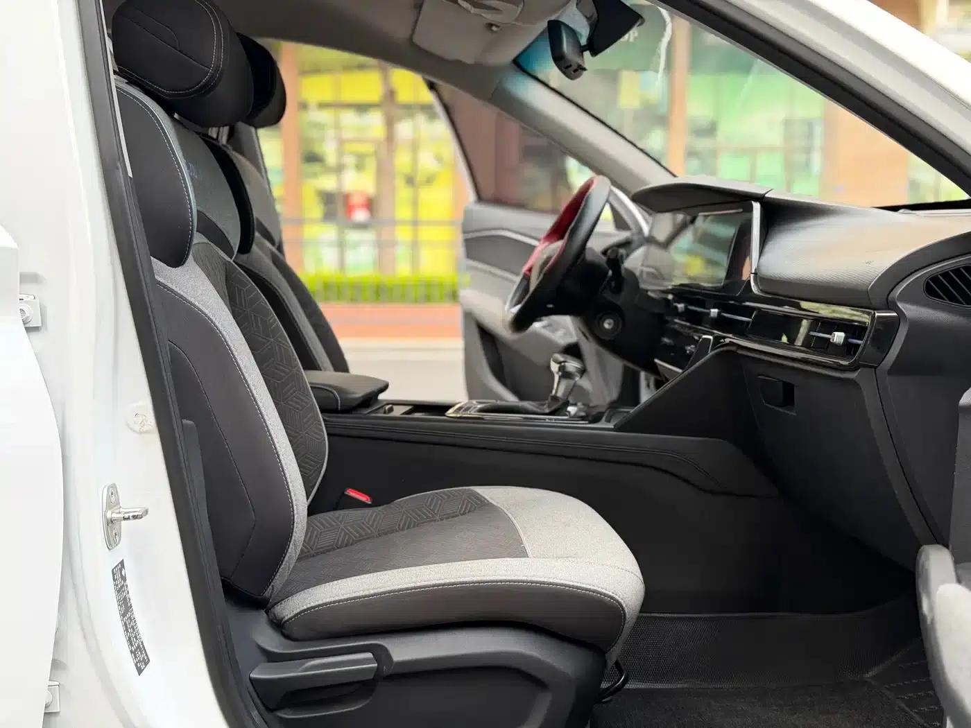 Baojun RC-6 2019 1.5T CVT 24-Hour Online Elite Edition — миниатюра 7