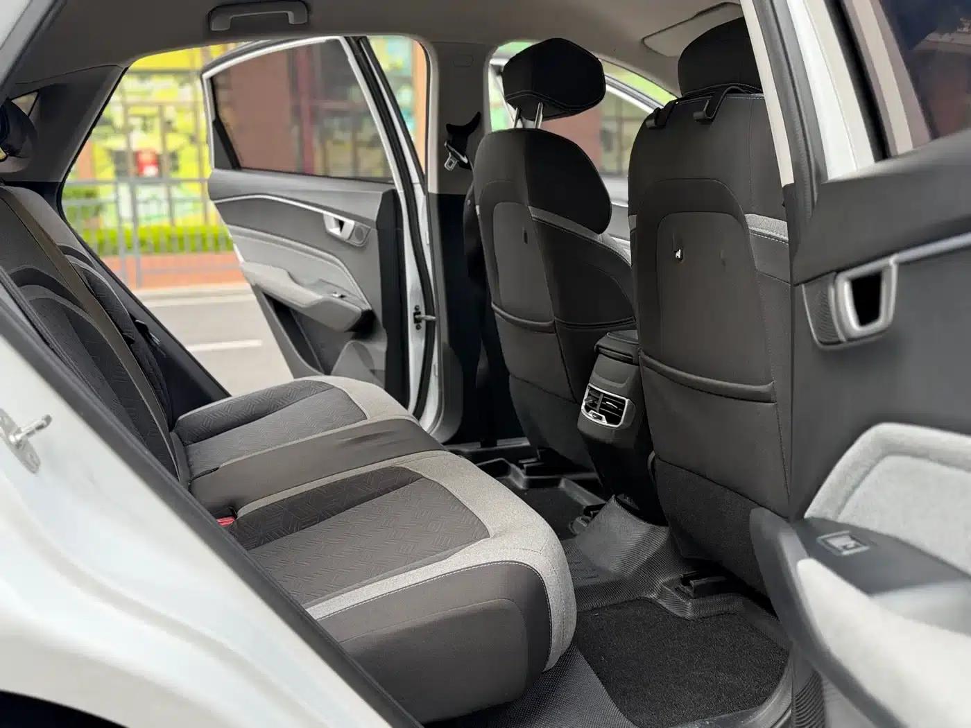 Baojun RC-6 2019 1.5T CVT 24-Hour Online Elite Edition — миниатюра 8