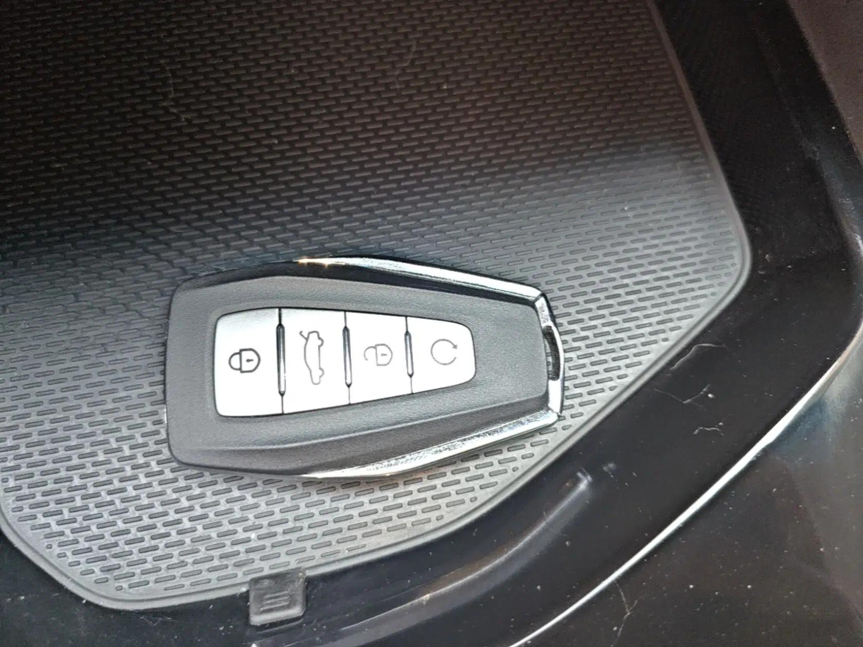 Geely Auto Emgrand L HiP 2024 Champion Edition 1.5TD-DHT Pro 100KM Excellence Model — миниатюра 12