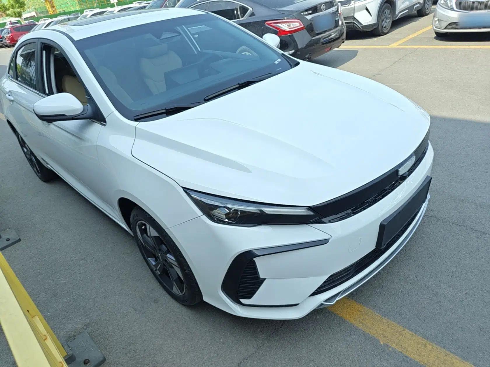 Geely Auto Emgrand L HiP 2024 Champion Edition 1.5TD-DHT Pro 100KM Excellence Model — миниатюра 3