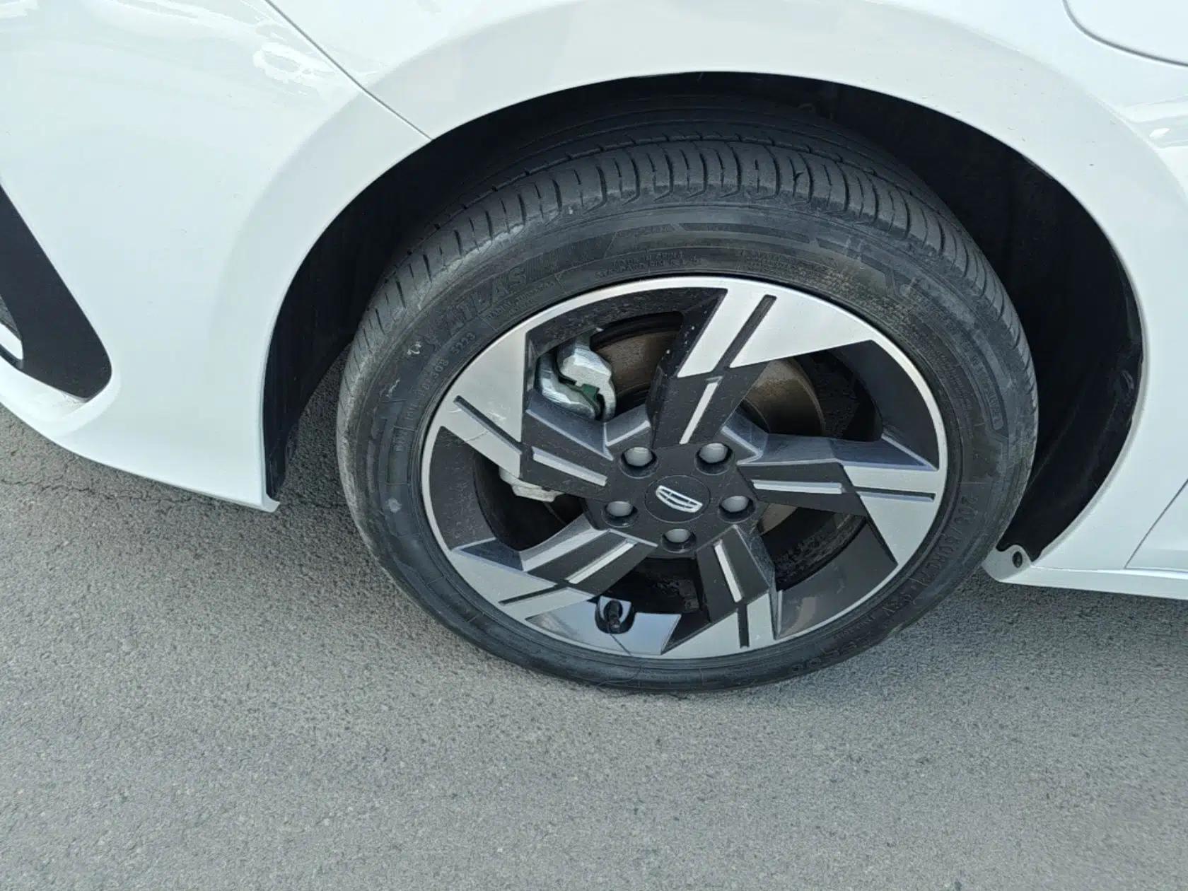 Geely Auto Emgrand L HiP 2024 Champion Edition 1.5TD-DHT Pro 100KM Excellence Model — миниатюра 8