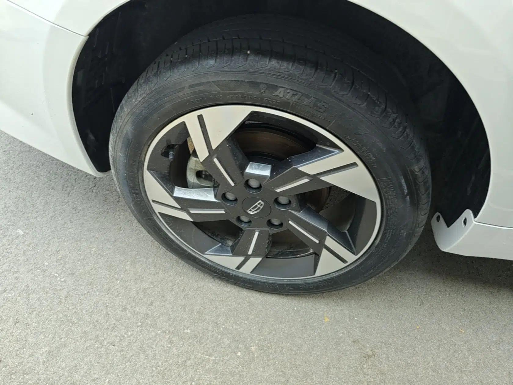 Geely Auto Emgrand L HiP 2024 Champion Edition 1.5TD-DHT Pro 100KM Excellence Model — миниатюра 10