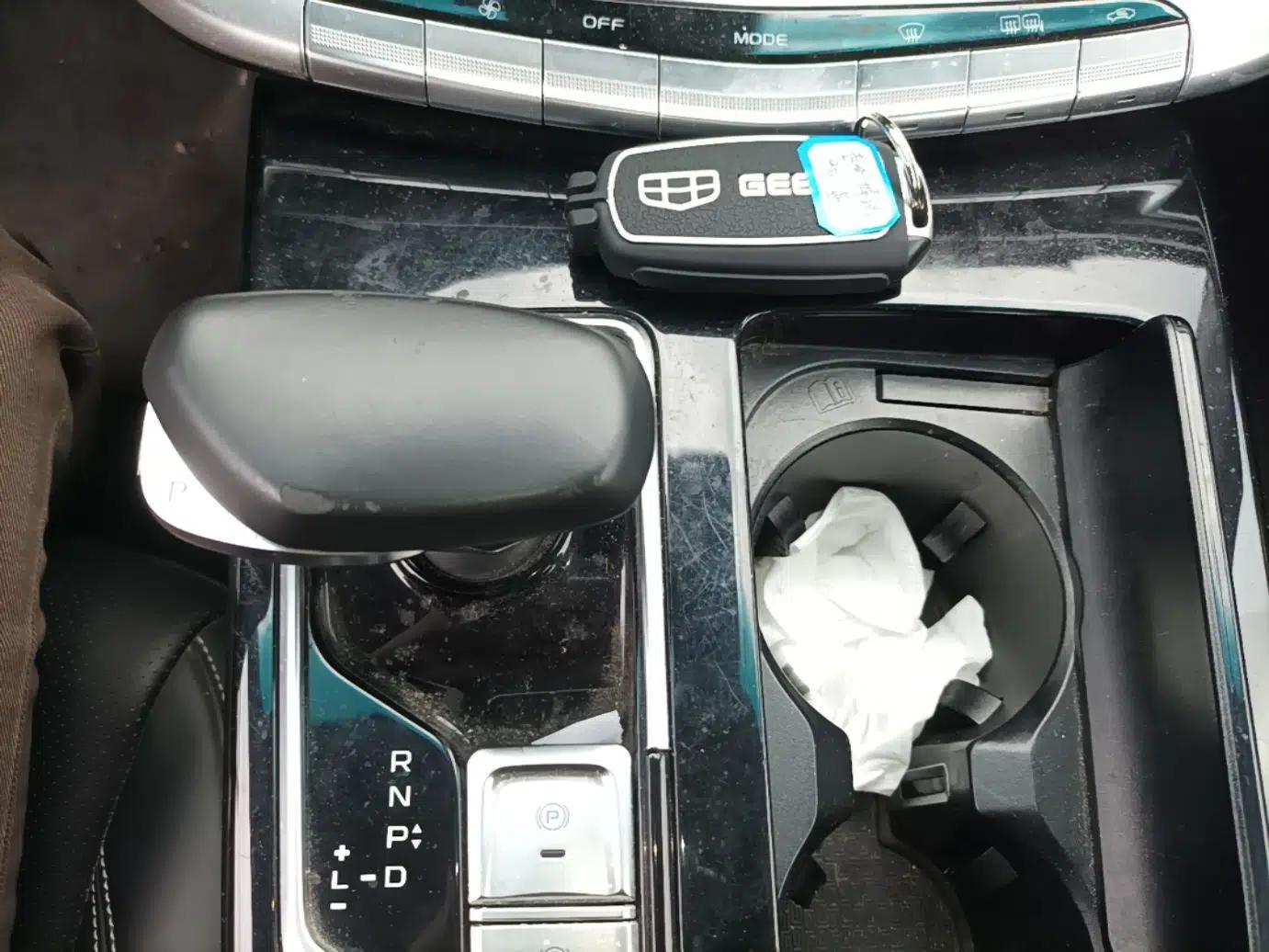 Geely Auto Emgrand GT New Energy 2018 1.5T PHEV Yaoyue Edition — миниатюра 17