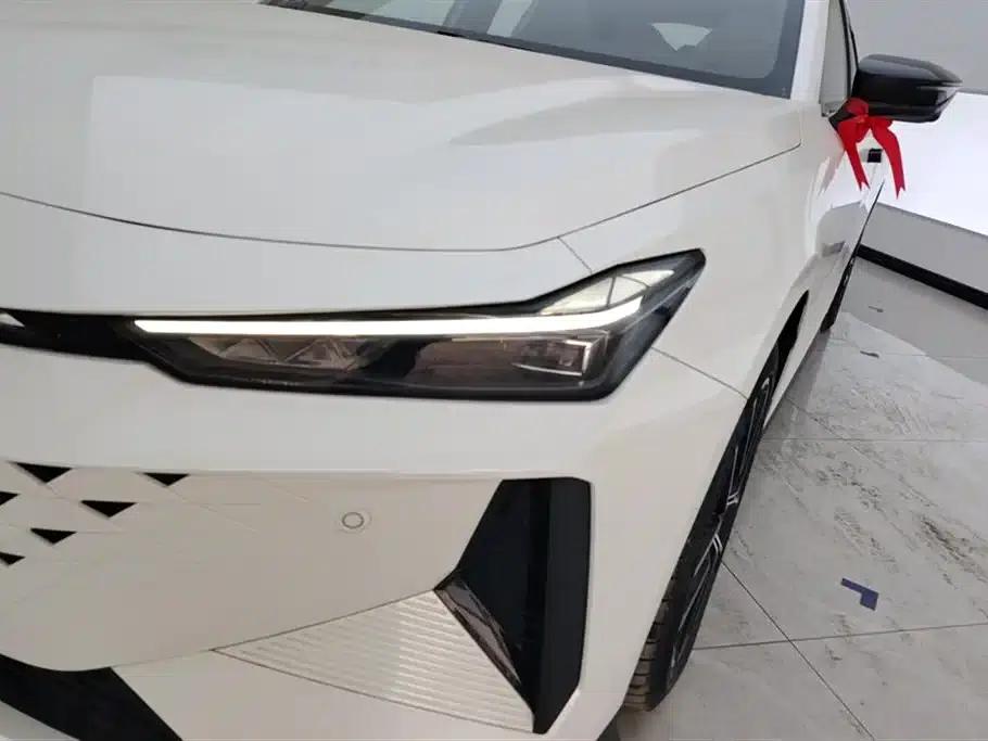 Changan UNI-V Smart Electric iDD 2024 Model Blue Whale Smart Electric iDD 136km Premium Edition — миниатюра 5