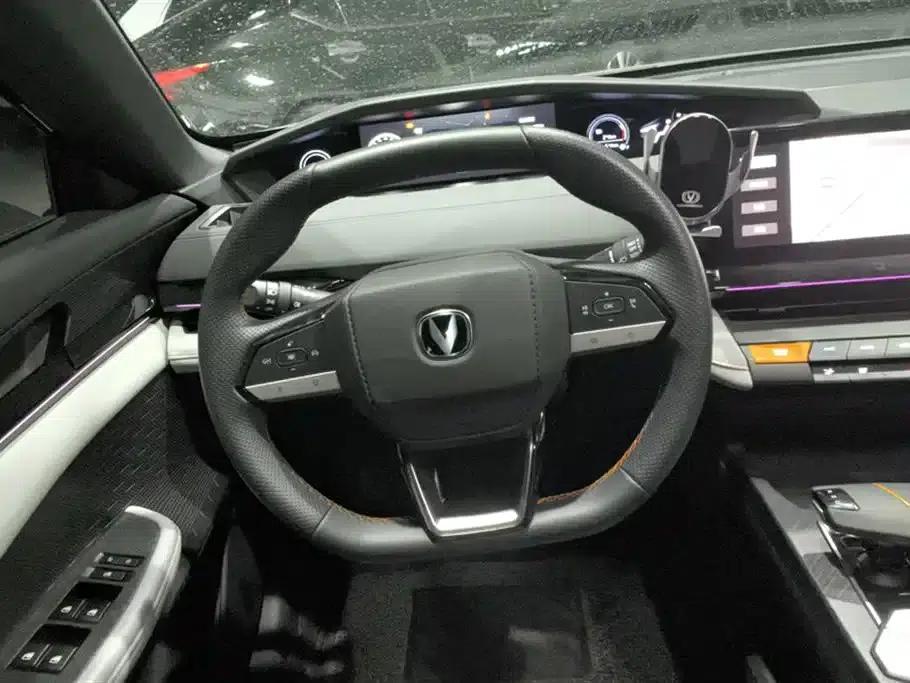 Changan UNI-V Smart Electric iDD 2024 Model Blue Whale Smart Electric iDD 136km Premium Edition — миниатюра 15