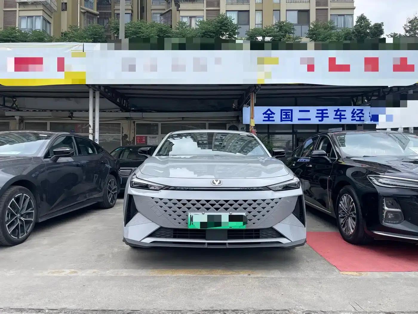 Changan UNI-V Smart Electric iDD 2024 Model, Blue Whale Smart Electric iDD, 136km/h, Smart Fun Edition — миниатюра 2