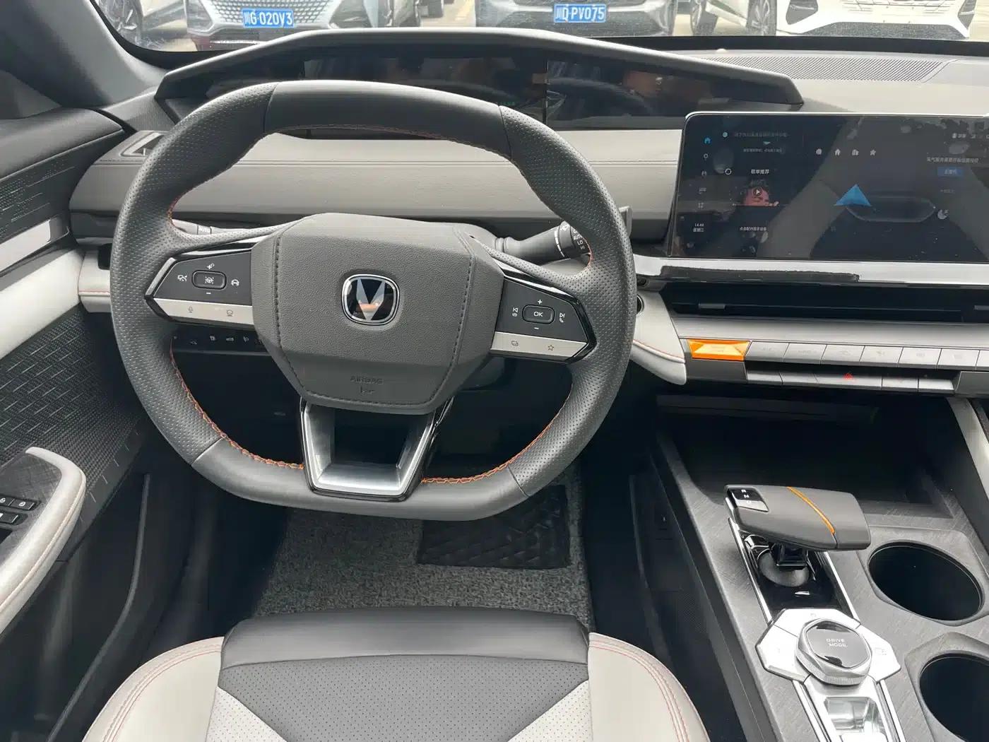 Changan UNI-V Smart Electric iDD 2024 Model, Blue Whale Smart Electric iDD, 136km/h, Smart Fun Edition — миниатюра 11