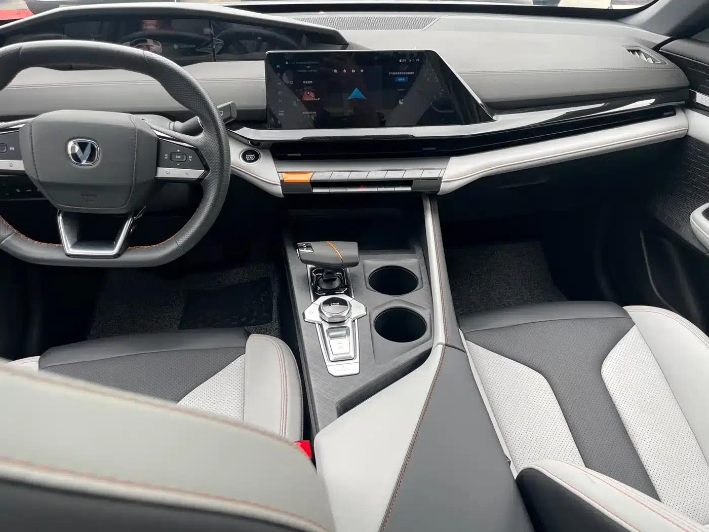 Changan UNI-V Smart Electric iDD 2024 Model, Blue Whale Smart Electric iDD, 136km/h, Smart Fun Edition — миниатюра 8