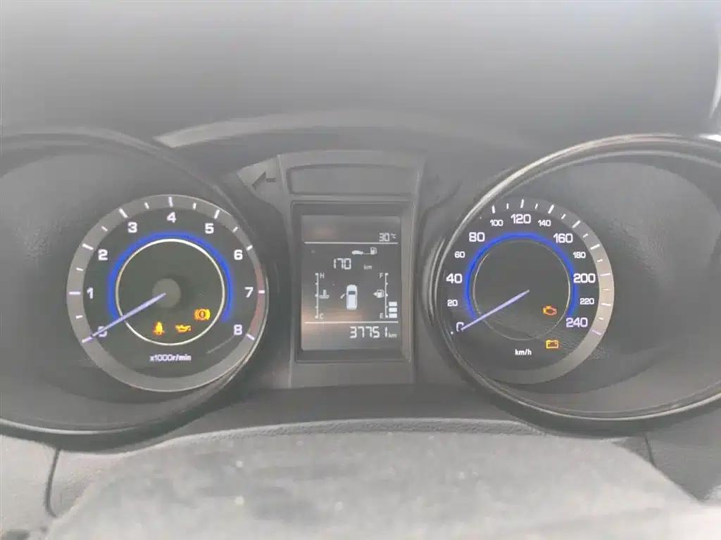 Changan CS15 2016 1.5L Manual Deluxe Edition — миниатюра 8
