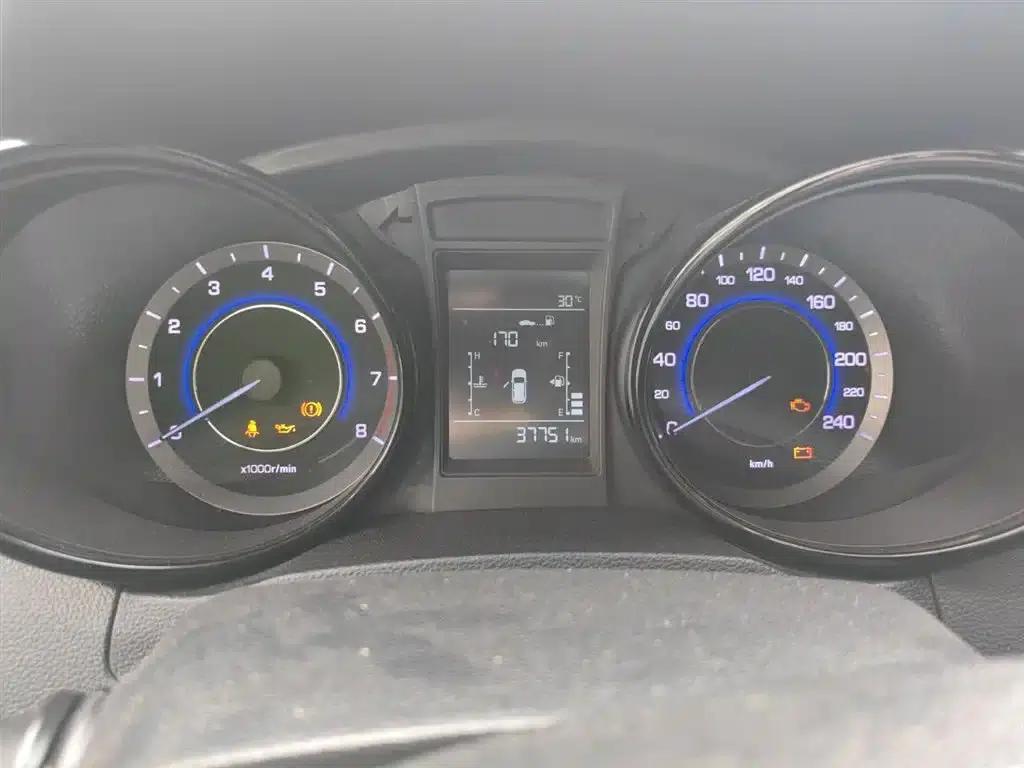Changan CS15 2016 1.5L Manual Deluxe Edition — миниатюра 9