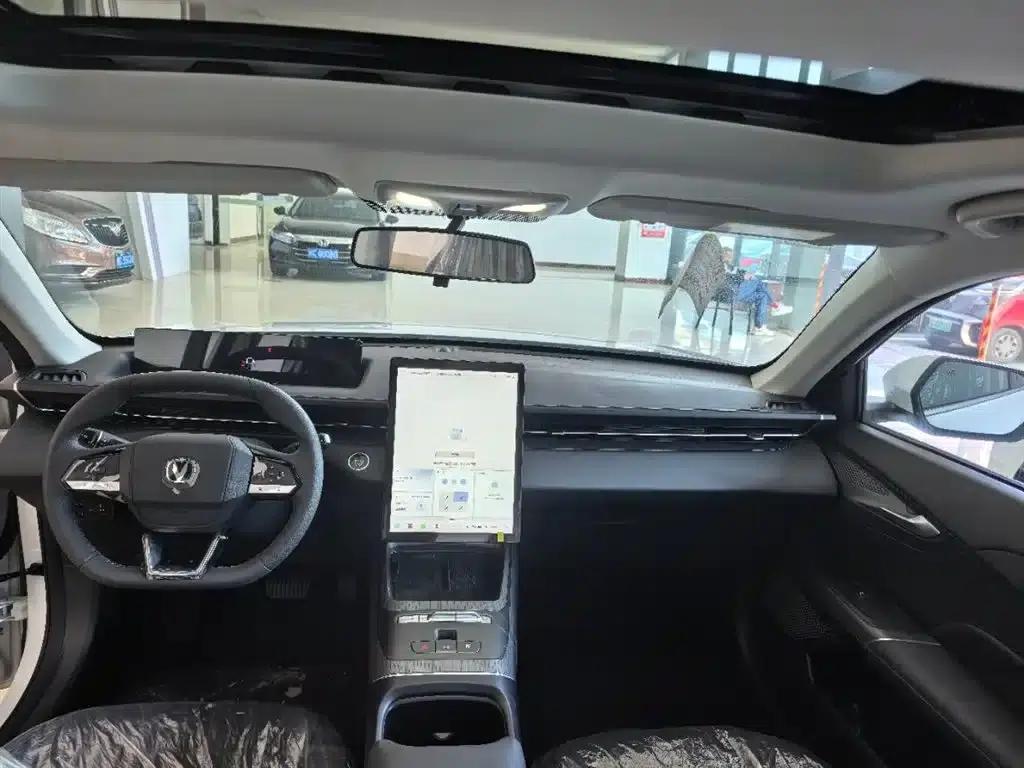 Changan Eado PHEV 2025 Smart Blue Whale 145KM High-Performance Edition — миниатюра 5