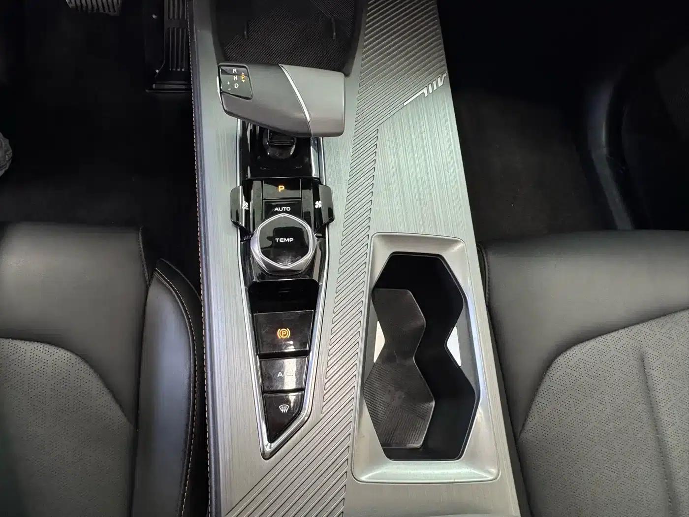Changan Oushang Z6 2023 Blue Whale 1.5T DCT Smart Navigation Edition — миниатюра 9