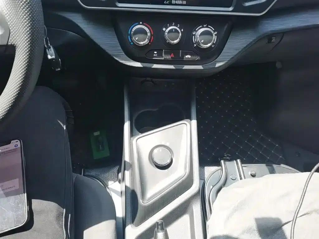 Changan Ruixing EM80 2025 Passenger Edition Comfort Model 6 Seats 300km/h Hatchback — миниатюра 14