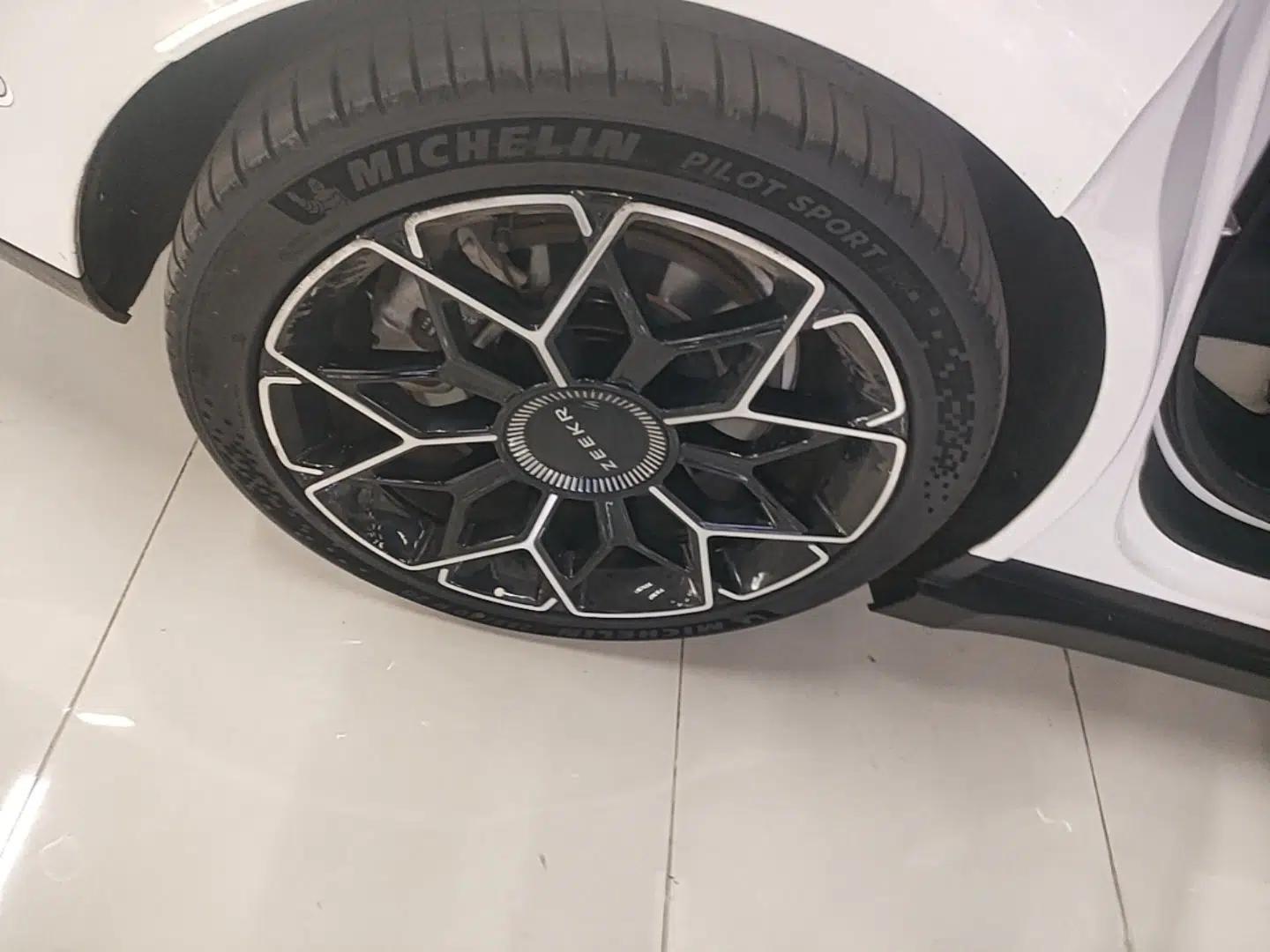 Zeekr 007 2024 Four-Wheel Drive Intelligent Driving Version 100 kWh — миниатюра 10