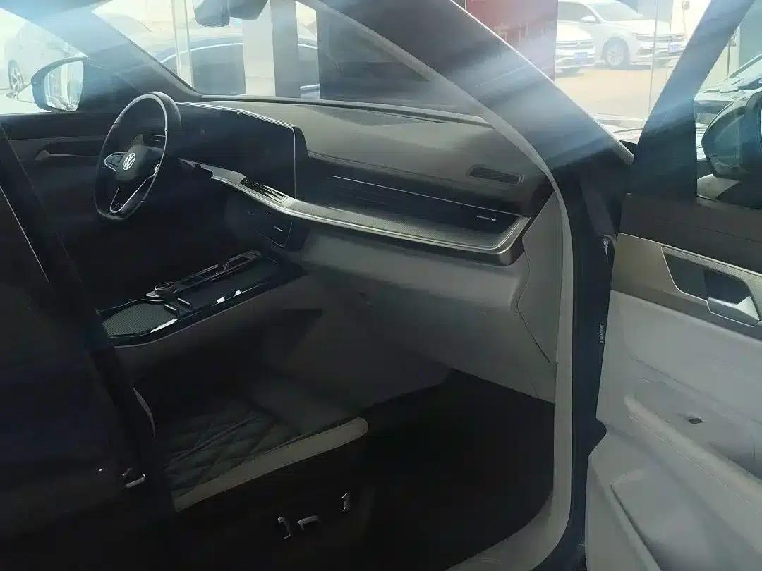 2024 Range Rover 380TSI AWD R-Line Cruiser — миниатюра 10