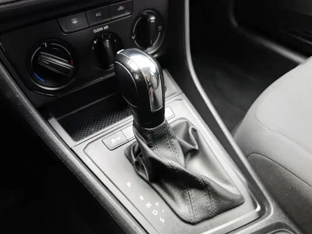Lavida Gran Turismo 2015 1.6L Automatic Fashion Edition — миниатюра 13