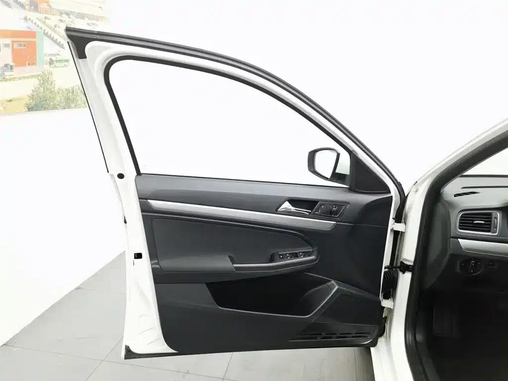 Lavida Gran Turismo 2015 1.6L Automatic Fashion Edition — миниатюра 8