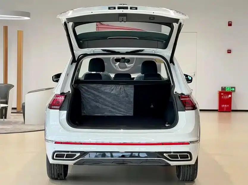 Tiguan L PHEV 2023 430PHEV Plug-in Hybrid Premium Edition — миниатюра 16