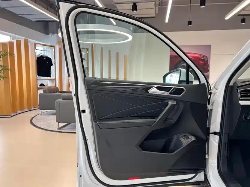 Tiguan L PHEV 2023 430PHEV Plug-in Hybrid Premium Edition — миниатюра 7