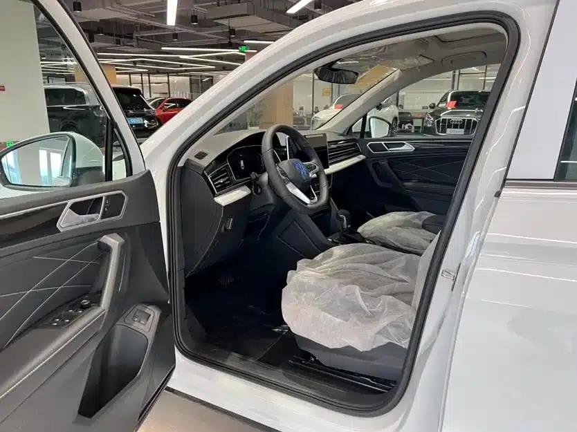 Tiguan L PHEV 2023 430PHEV Plug-in Hybrid Premium Edition — миниатюра 8