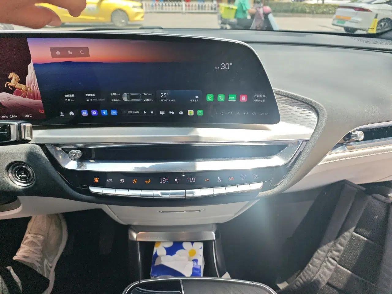 Cadillac LYRIQ 2022 Rear-Drive Long-Range Luxury Edition — миниатюра 14