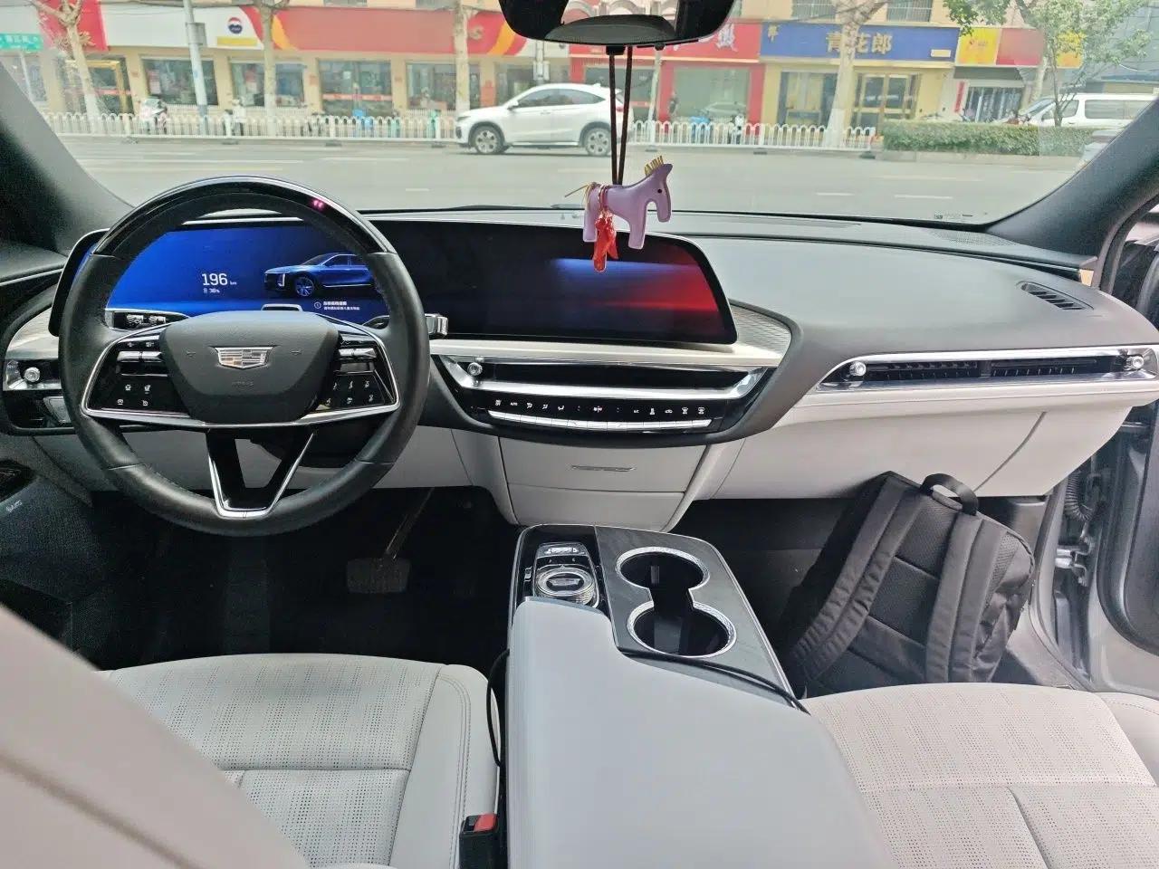 Cadillac LYRIQ 2022 Rear-Drive Long-Range Luxury Edition — миниатюра 10
