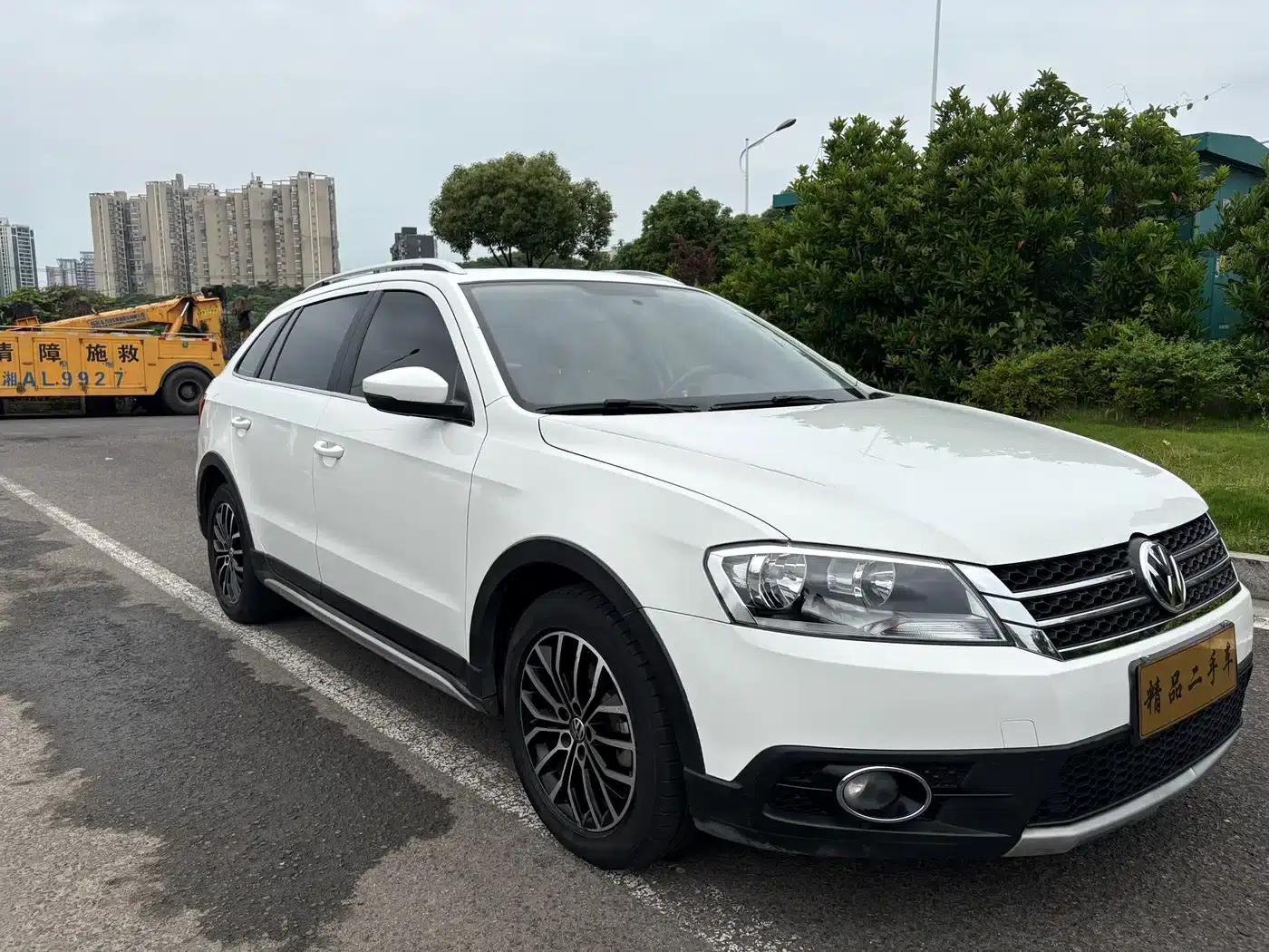 Volkswagen Lavida Cross 2014 1.6L Automatic — миниатюра 2