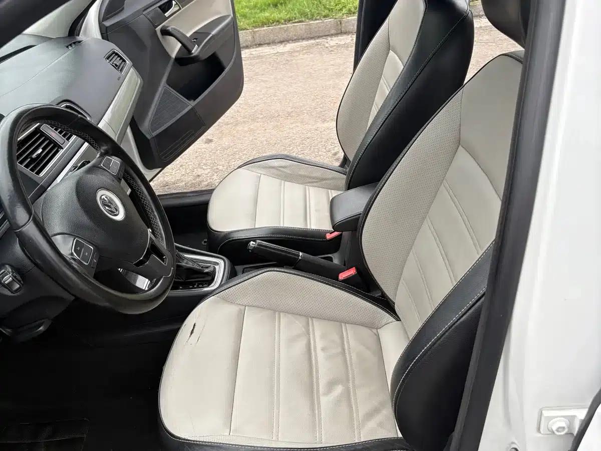 Volkswagen Lavida Cross 2014 1.6L Automatic — миниатюра 11