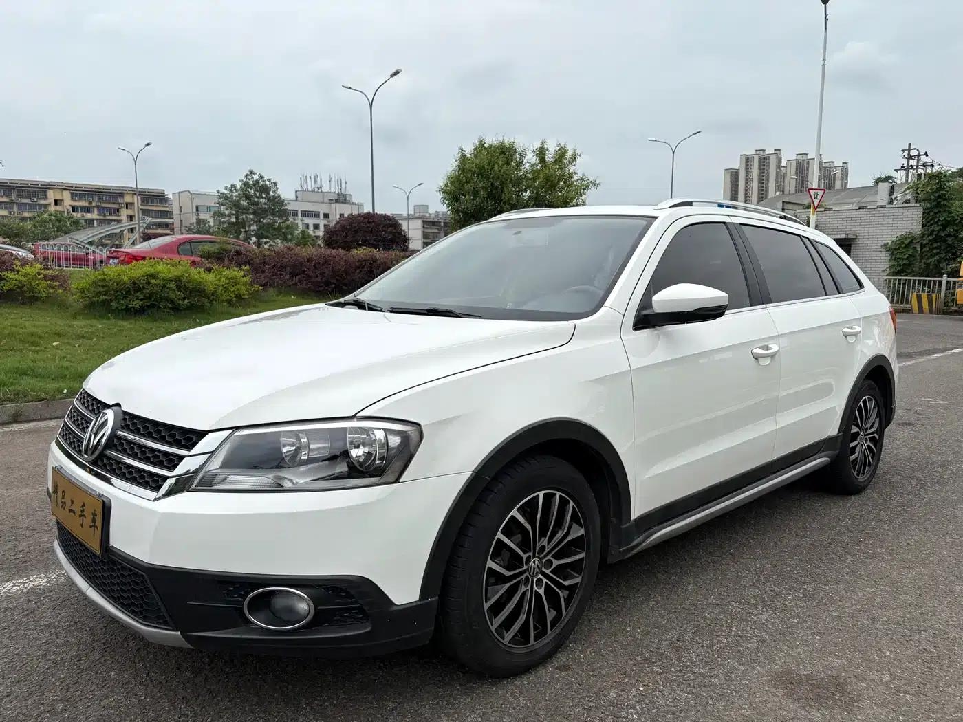 Volkswagen Lavida Cross 2014 1.6L Automatic — миниатюра 3