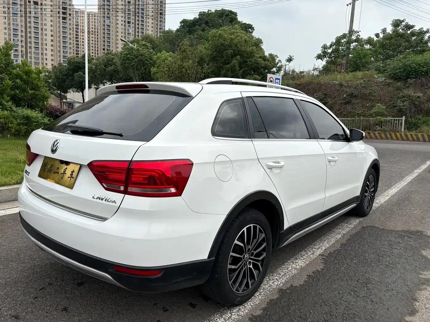 Volkswagen Lavida Cross 2014 1.6L Automatic — миниатюра 4