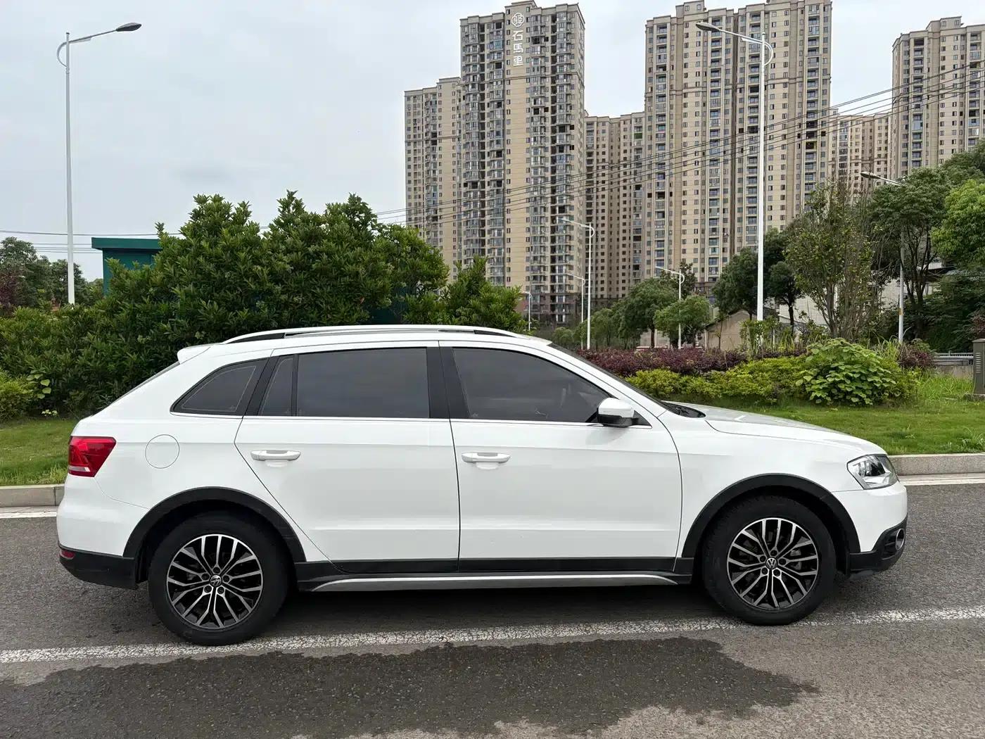 Volkswagen Lavida Cross 2014 1.6L Automatic — миниатюра 6