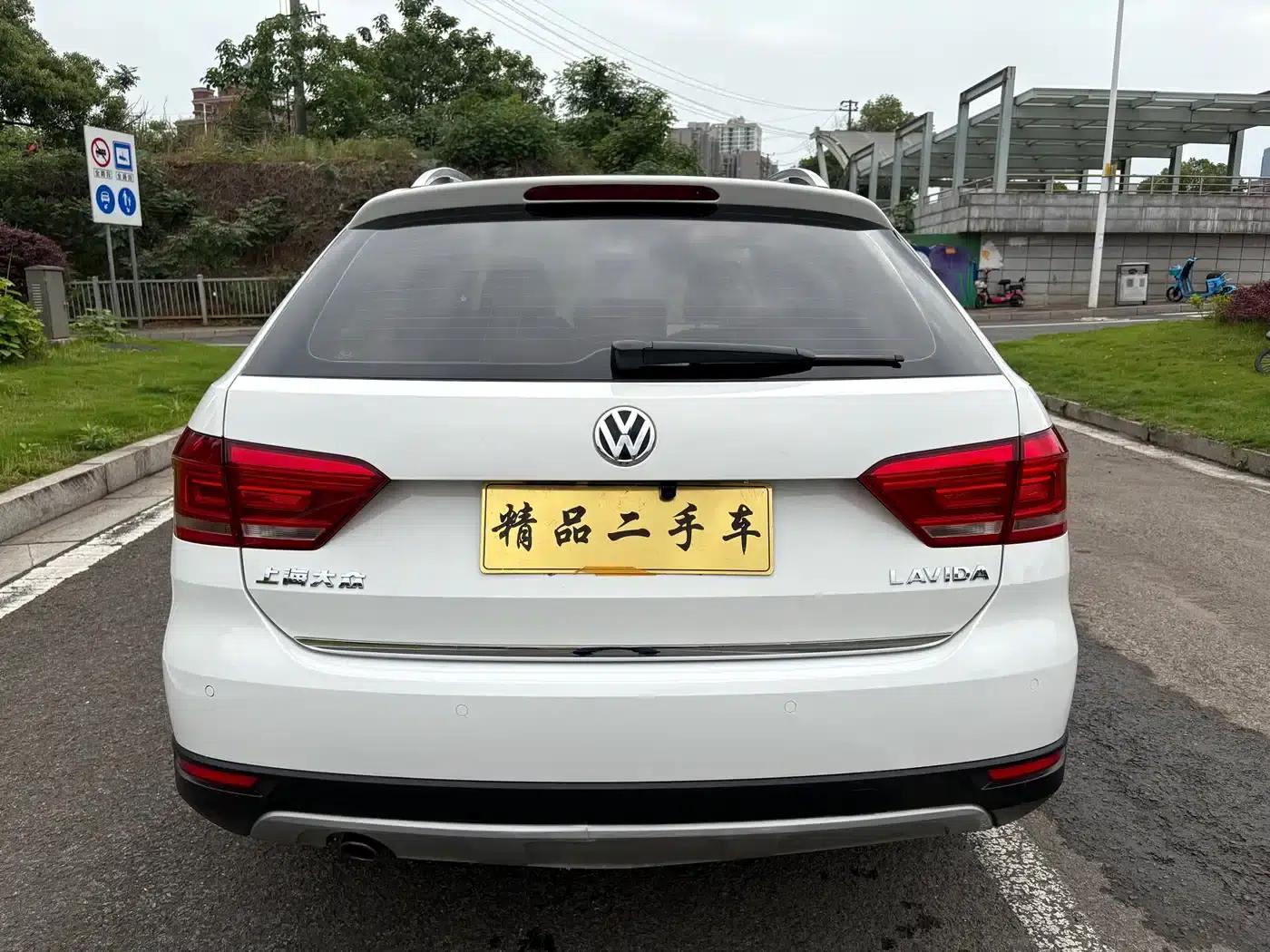Volkswagen Lavida Cross 2014 1.6L Automatic — миниатюра 7