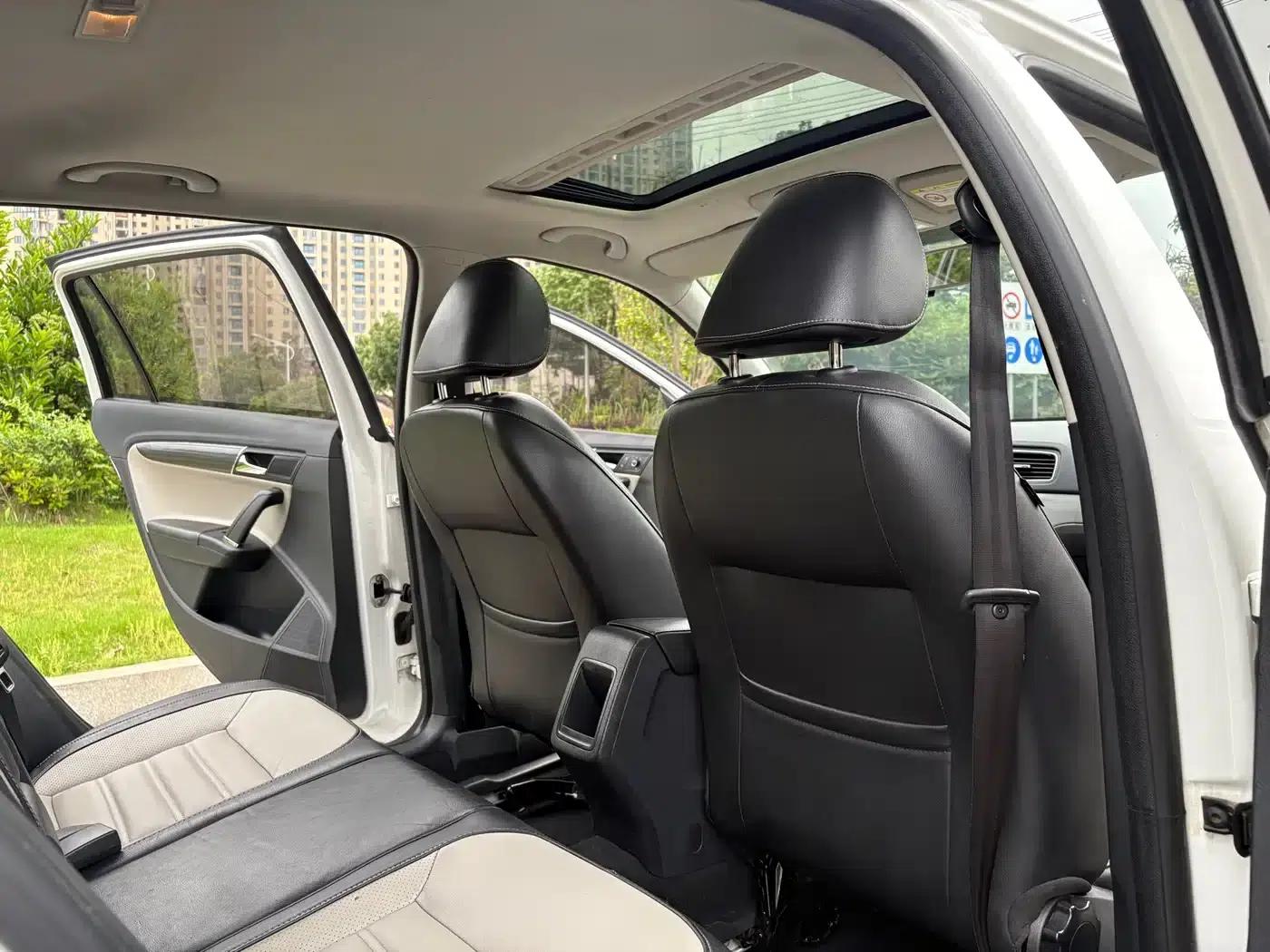 Volkswagen Lavida Cross 2014 1.6L Automatic — миниатюра 8