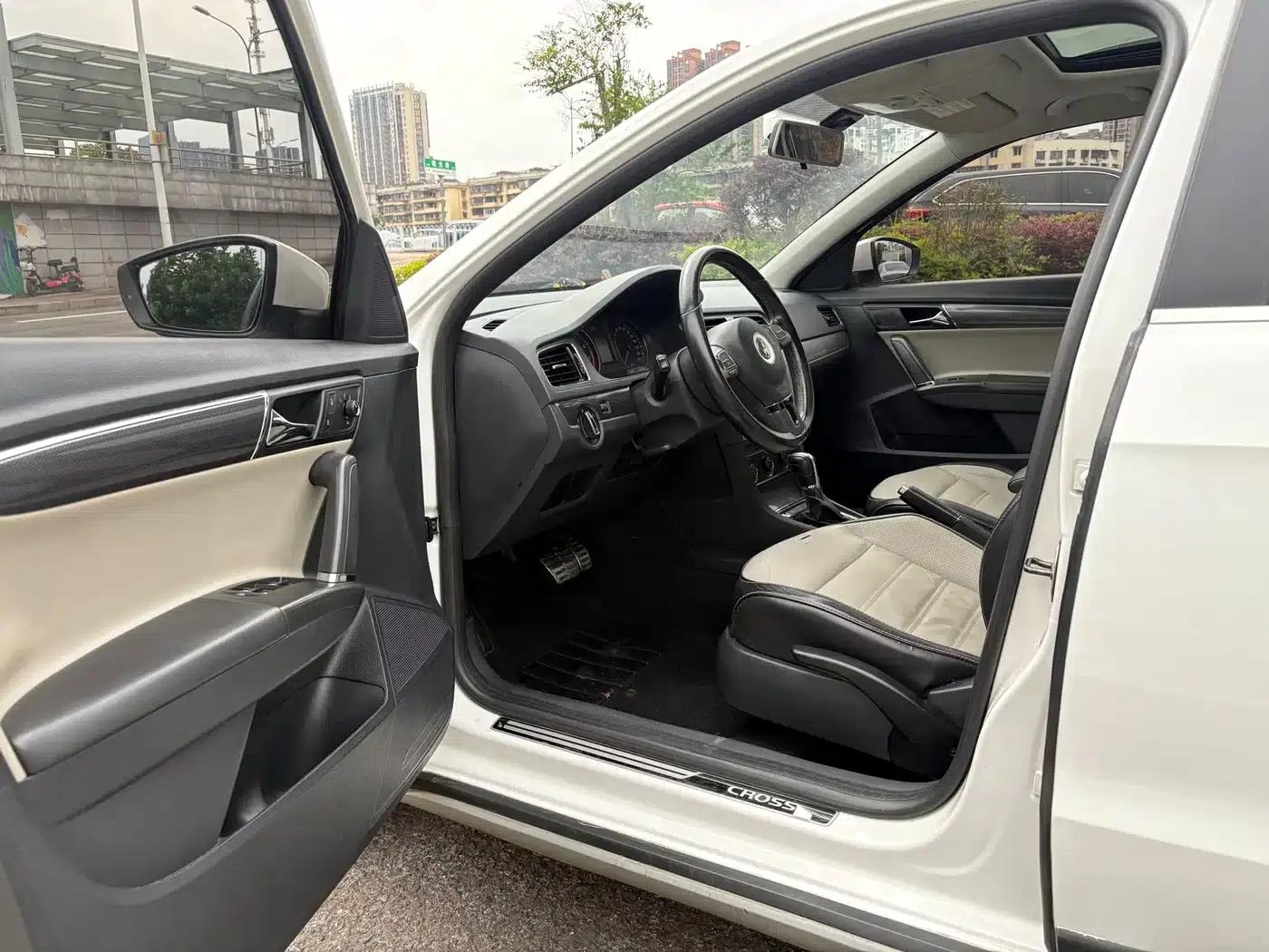 Volkswagen Lavida Cross 2014 1.6L Automatic — миниатюра 9