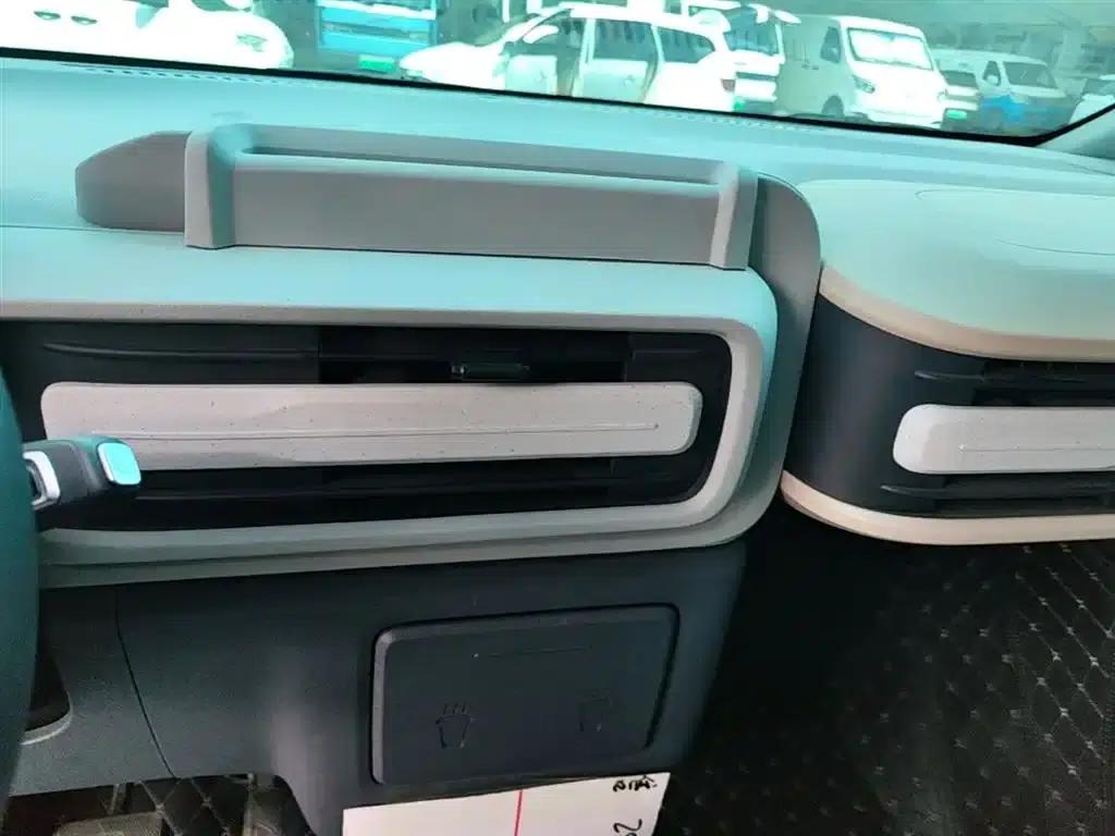 Dana V1 2025 Model V1+ Long Wheelbase High Roof Multi-functional Version (62kWh) — миниатюра 13