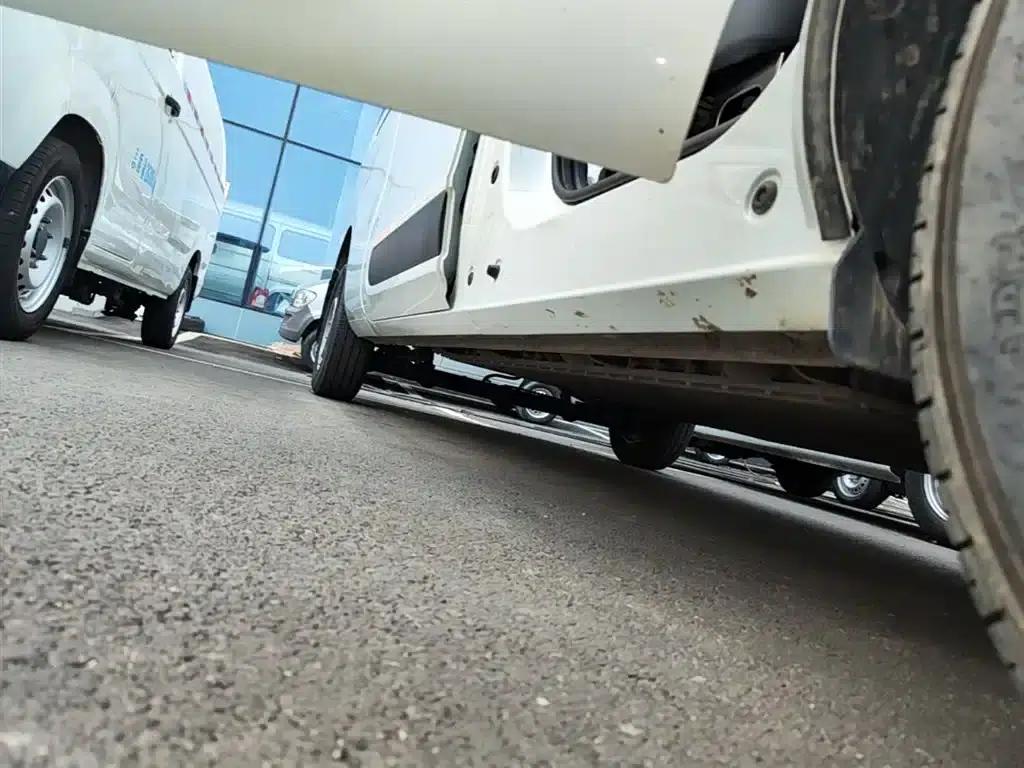Dana V1 2025 Model V1+ Long Wheelbase High Roof Multi-functional Version (62kWh) — миниатюра 21