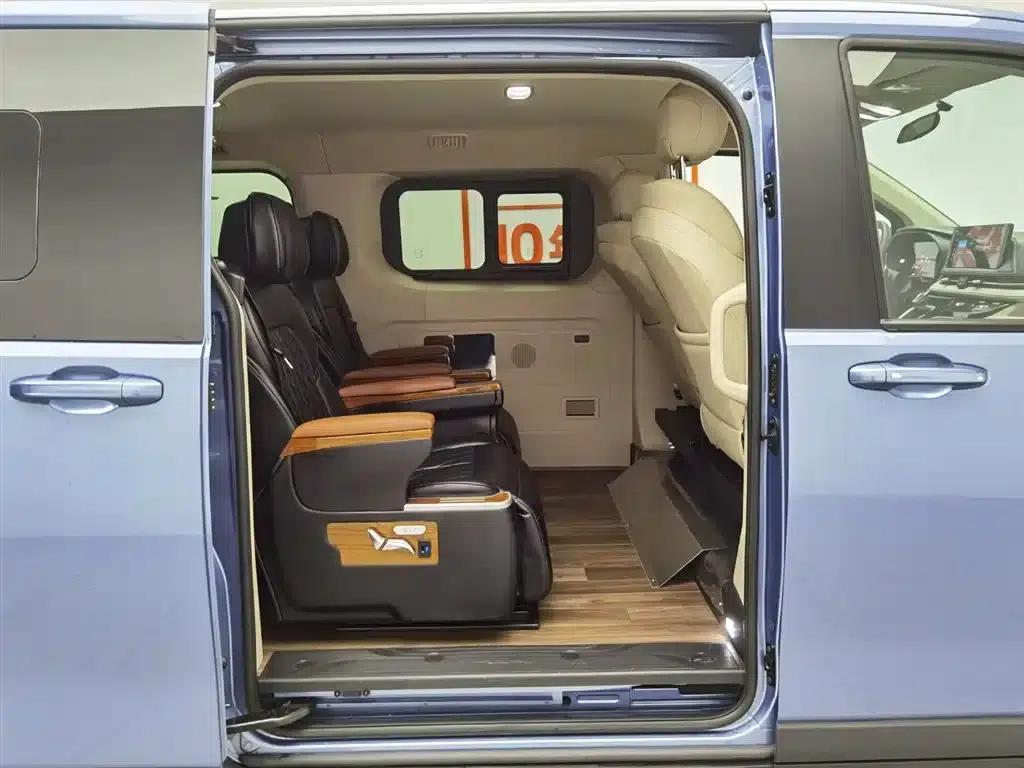 Xintu V70 2025 2.0T Automatic Short Wheelbase Low Roof Luxury Edition 7-Seater — миниатюра 15