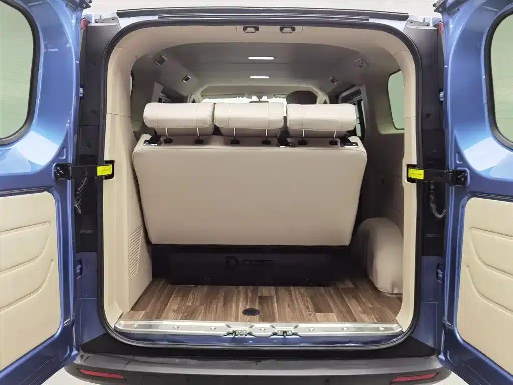 Xintu V70 2025 2.0T Automatic Short Wheelbase Low Roof Luxury Edition 7-Seater — миниатюра 16
