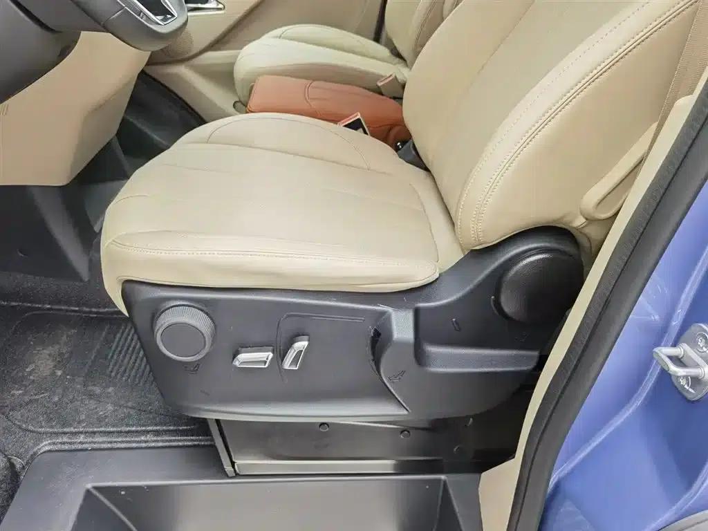 Xintu V70 2025 2.0T Automatic Short Wheelbase Low Roof Luxury Edition 7-Seater — миниатюра 20