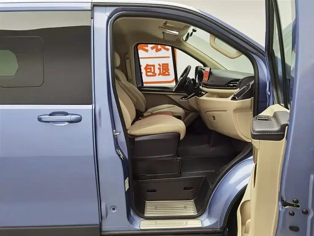 Xintu V70 2025 2.0T Automatic Short Wheelbase Low Roof Luxury Edition 7-Seater — миниатюра 23