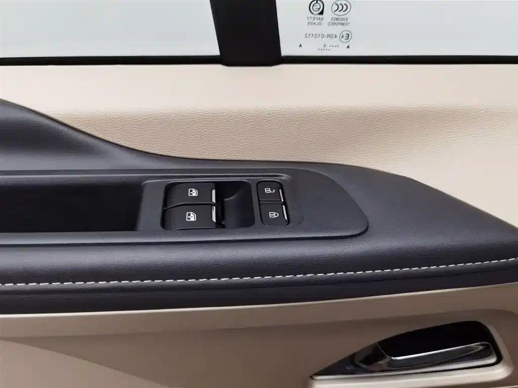 Xintu V70 2025 2.0T Automatic Short Wheelbase Low Roof Luxury Edition 7-Seater — миниатюра 9