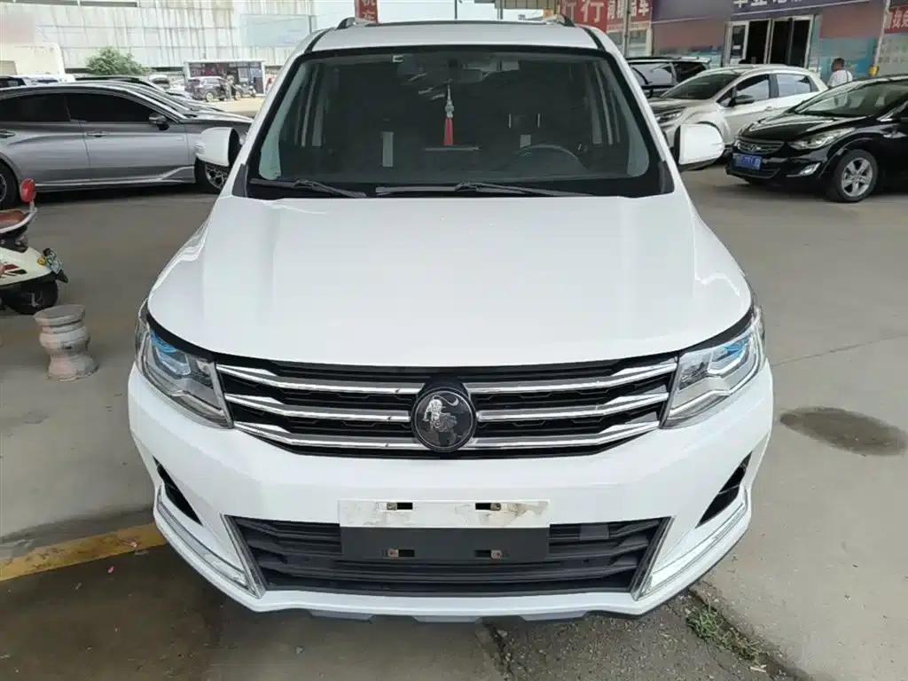 Fengxing SX6 2022 1.6L Manual Deluxe - Youth Edition — миниатюра 3