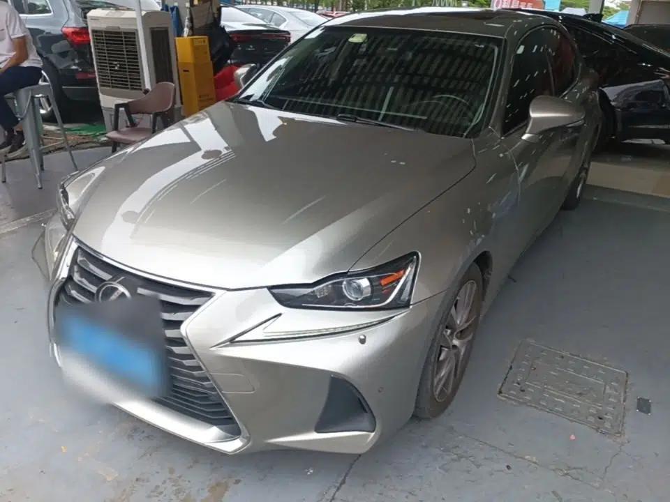 Lexus IS 2017 300 Leading Edition — миниатюра 1