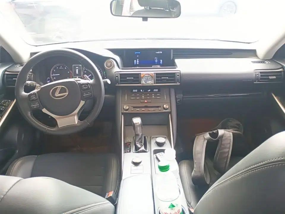 Lexus IS 2017 300 Leading Edition — миниатюра 13