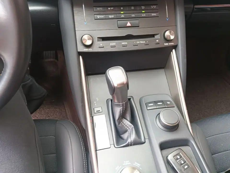 Lexus IS 2017 300 Leading Edition — миниатюра 17