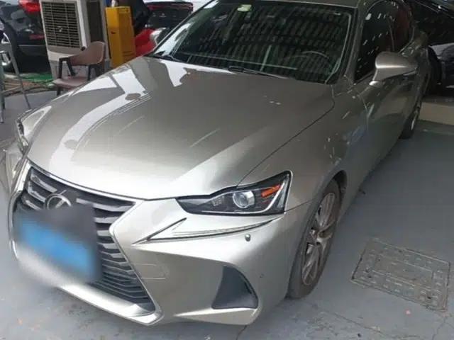 Lexus IS 2017 300 Leading Edition