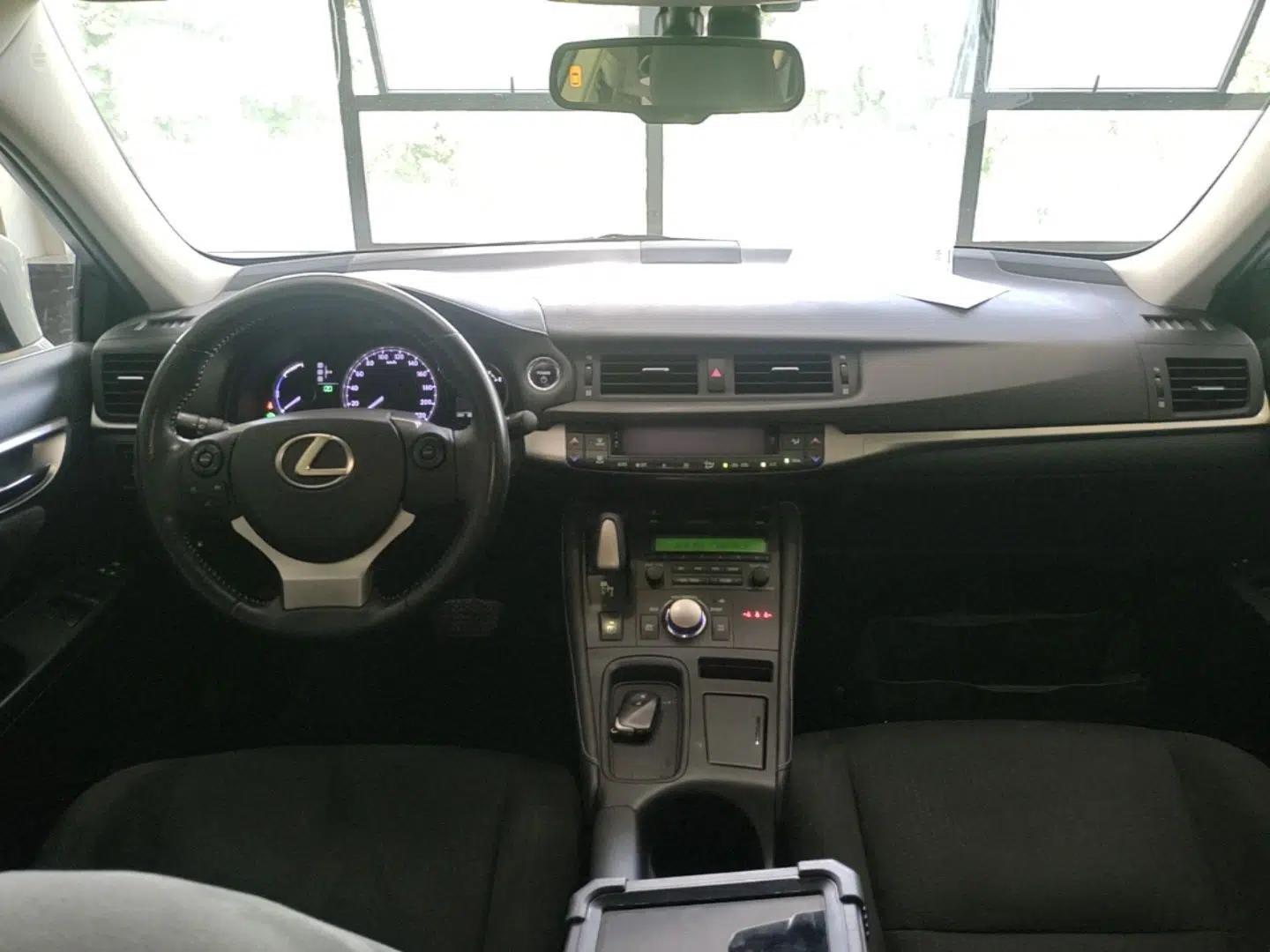 Lexus CT 2017 CT200h Elite Edition Solid Color China V Standard — миниатюра 13