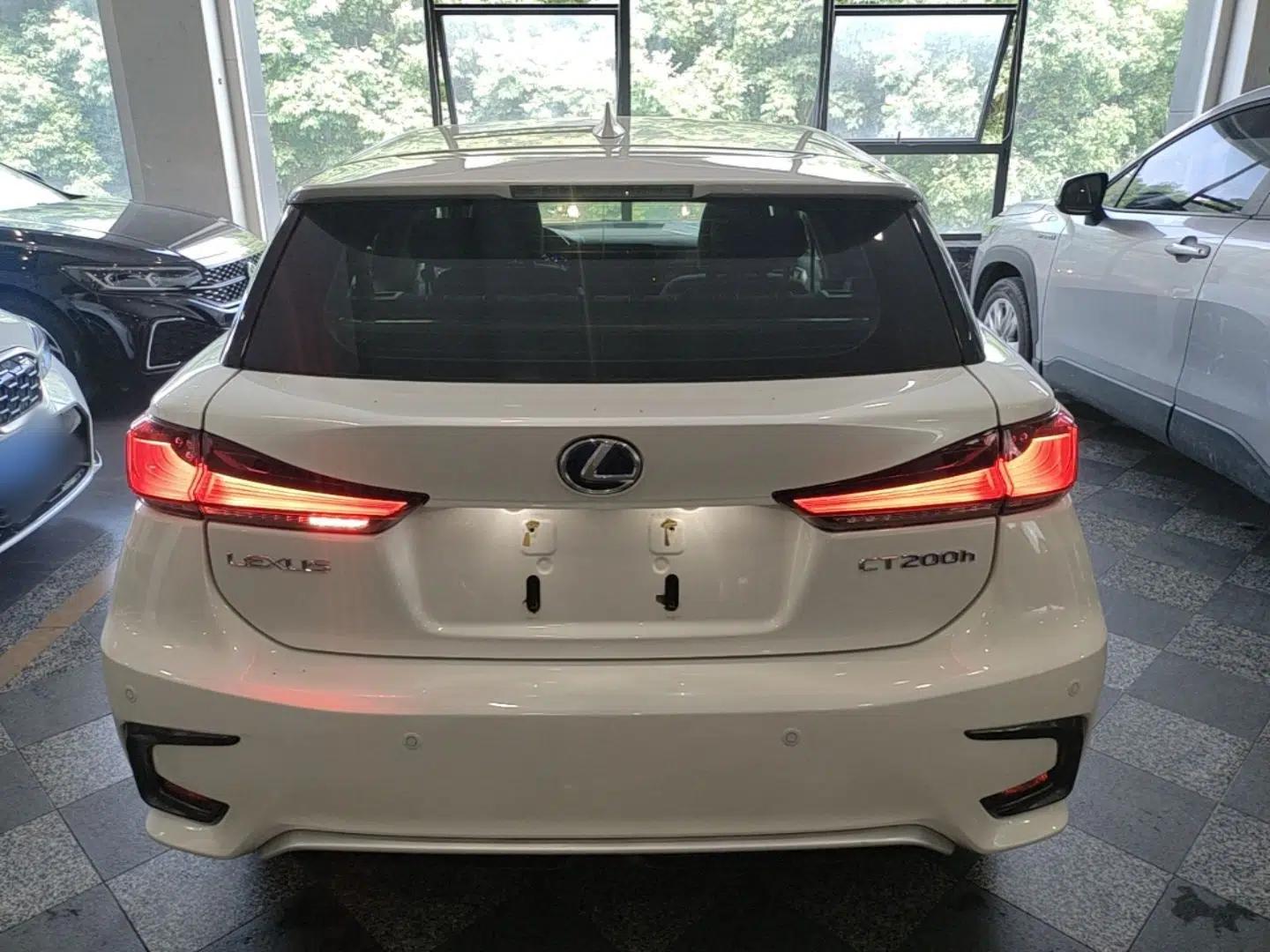 Lexus CT 2017 CT200h Elite Edition Solid Color China V Standard — миниатюра 5